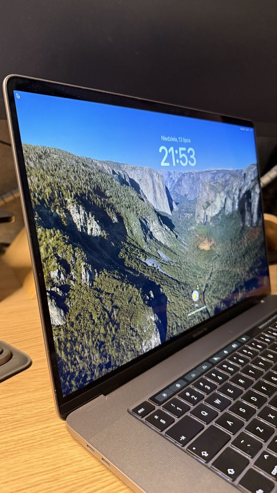 MacBook Pro 16-calowy 2019, 512GB, 16RAM, i7 AMD Radeon Pro 5300M