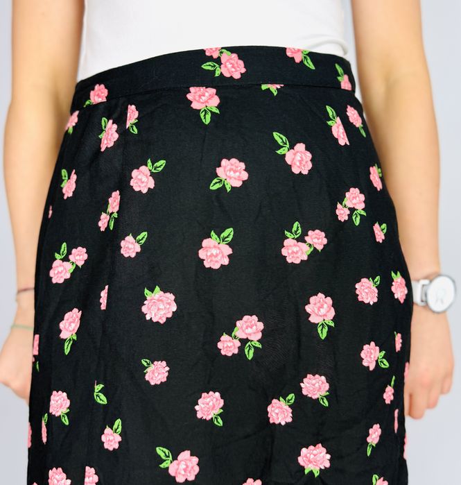 Czarna mini w różany wzór S 36 Miss Selfridge