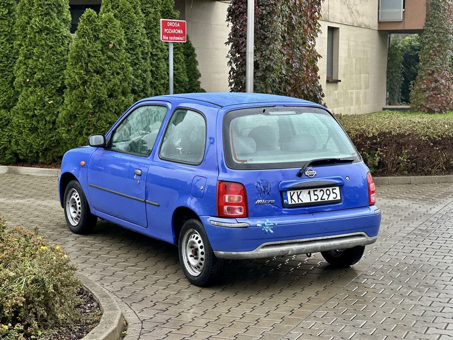 Nissan micra pali 6.0 litrow po miescie
