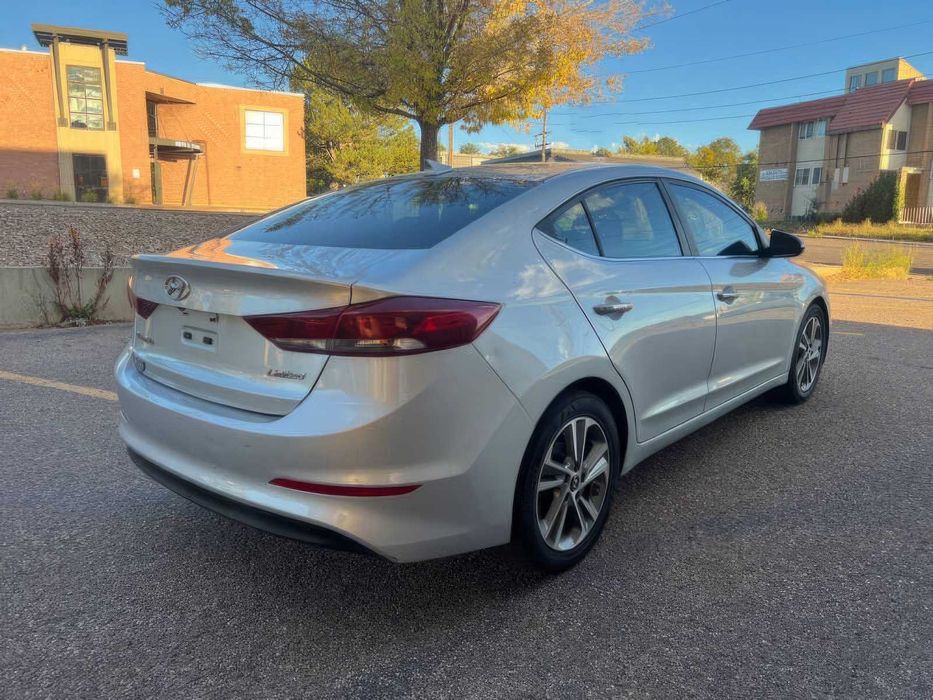 Hyundai Elantra Limited      2017