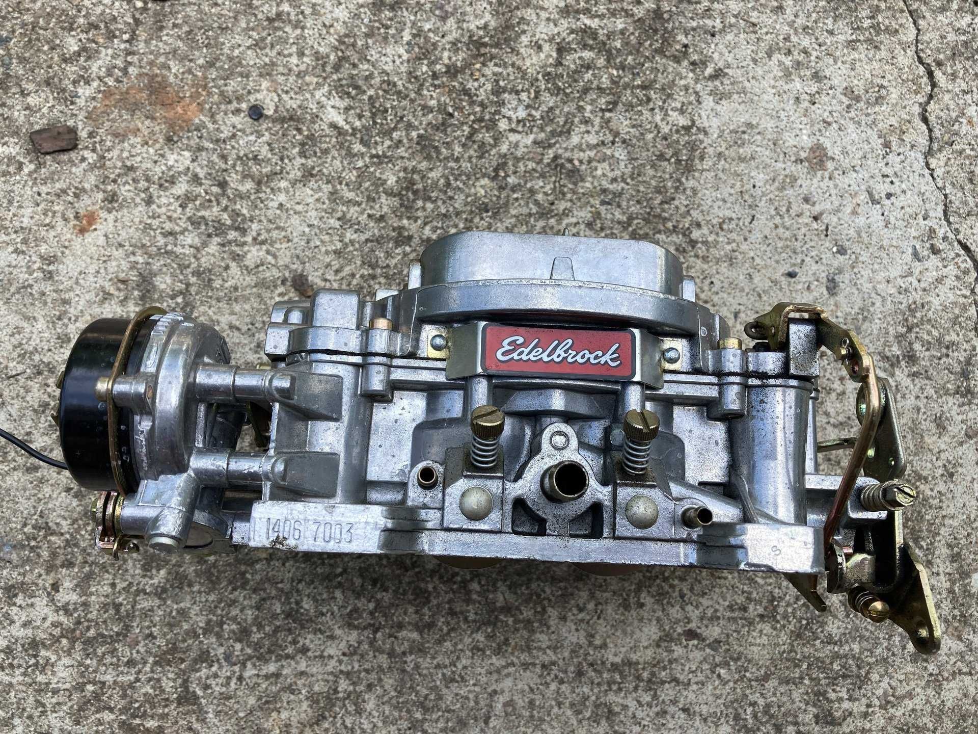 GAŹNIK EDELBROCK 1406 4BBL 600CFM Elektryczne SSANIE Mustang Camaro V8