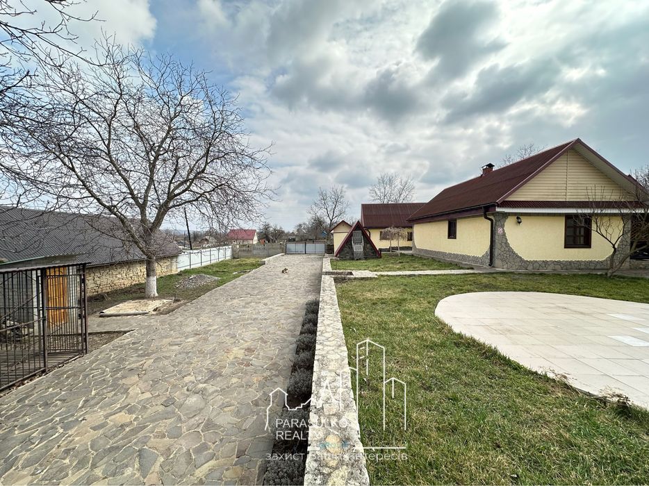 Продам дачні будинки біля річки