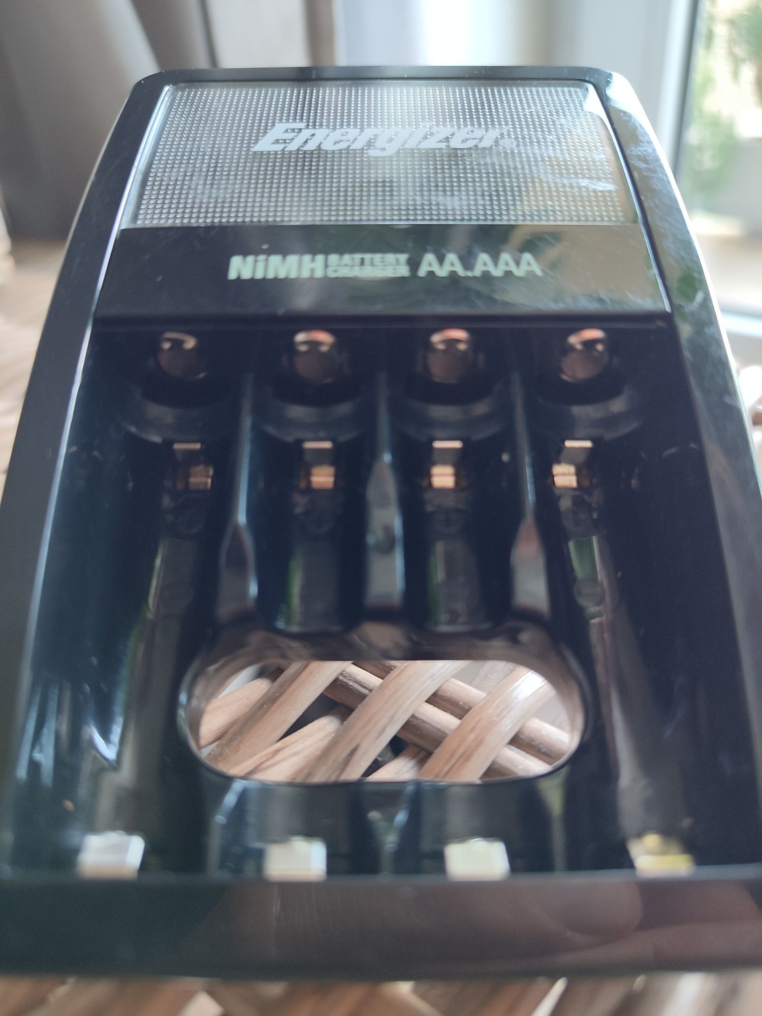 Ładowarka Energizer Ni-MH uniwersalna sieciowa