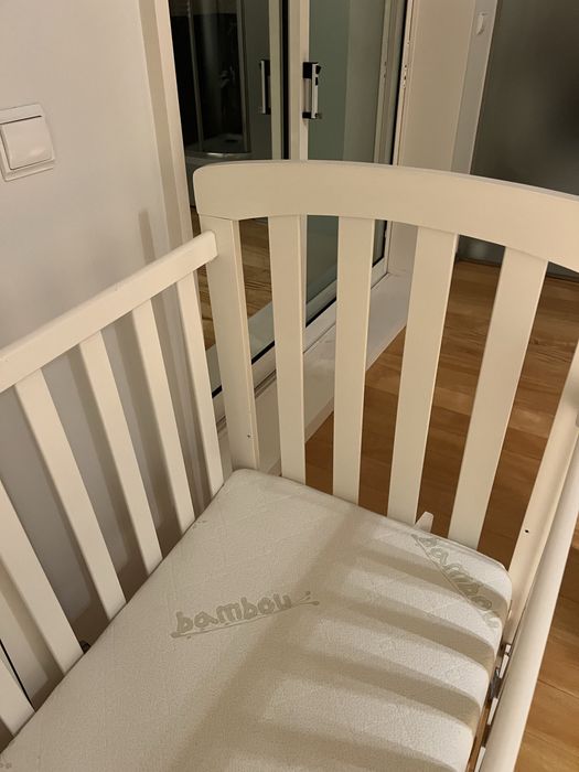 Berço a precisar reparação (roda)