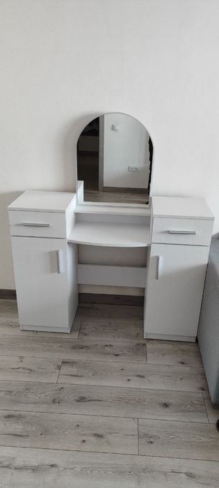 Продам нове Трюмо