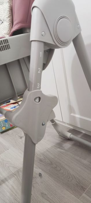 Fotelik Krzesełko dziecięce do karmienia Momi Gojo