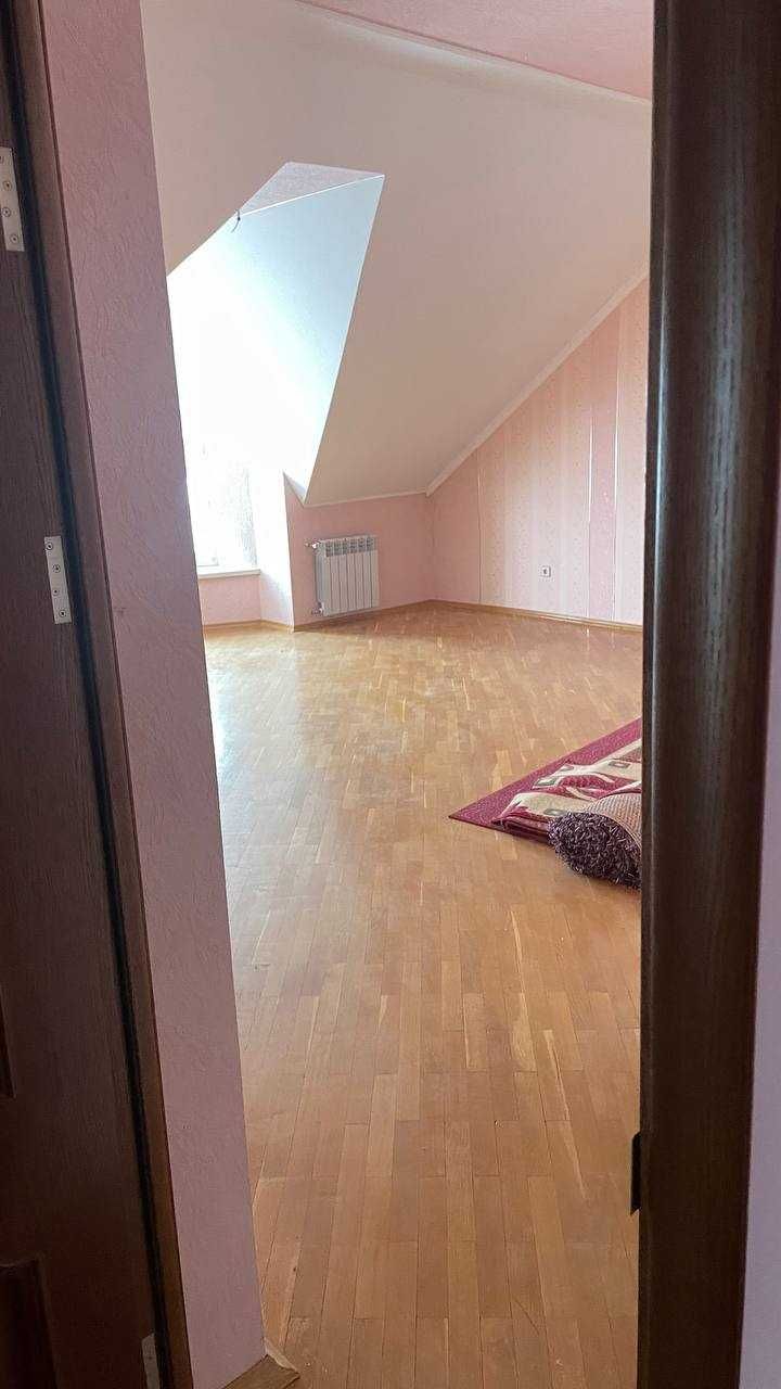 Продається 2-х рівнева квартира, 5 кімнат, р-н лікарні, м. Трускавець!