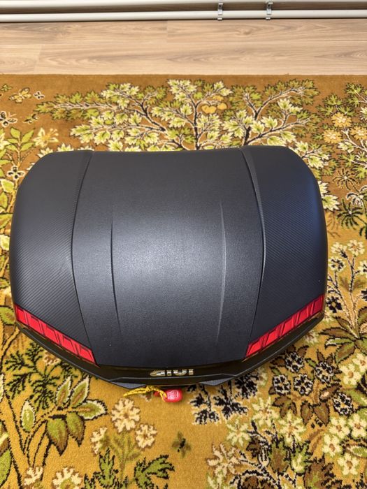 Продам центральний кофр Givi E46 Riviera,стан нового