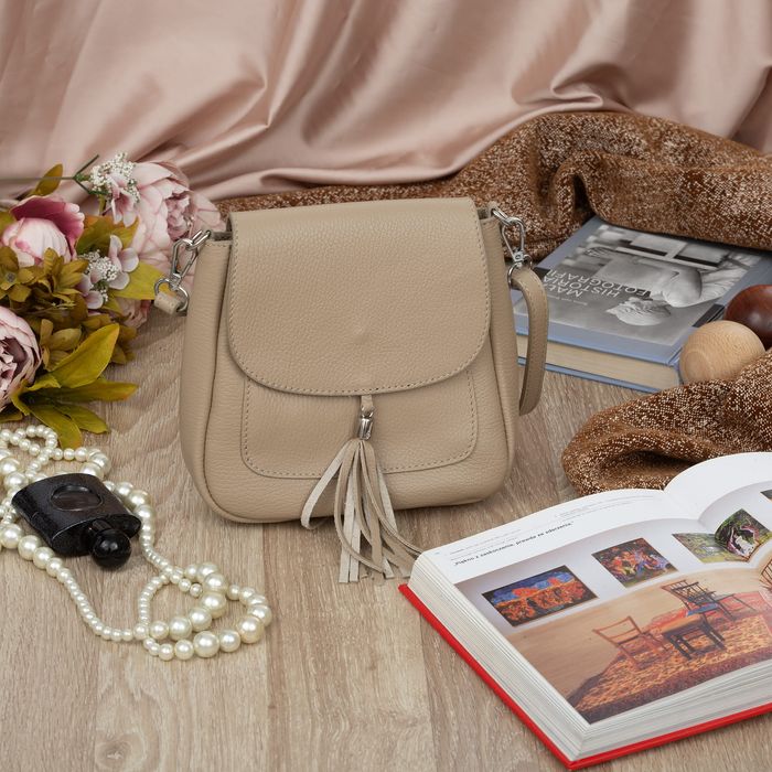 VERA PELLE torebka skórzana listonoszka na ramię z klapą V657 beżowa