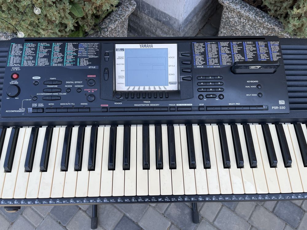 Синтезатор Yamaha PSR-330