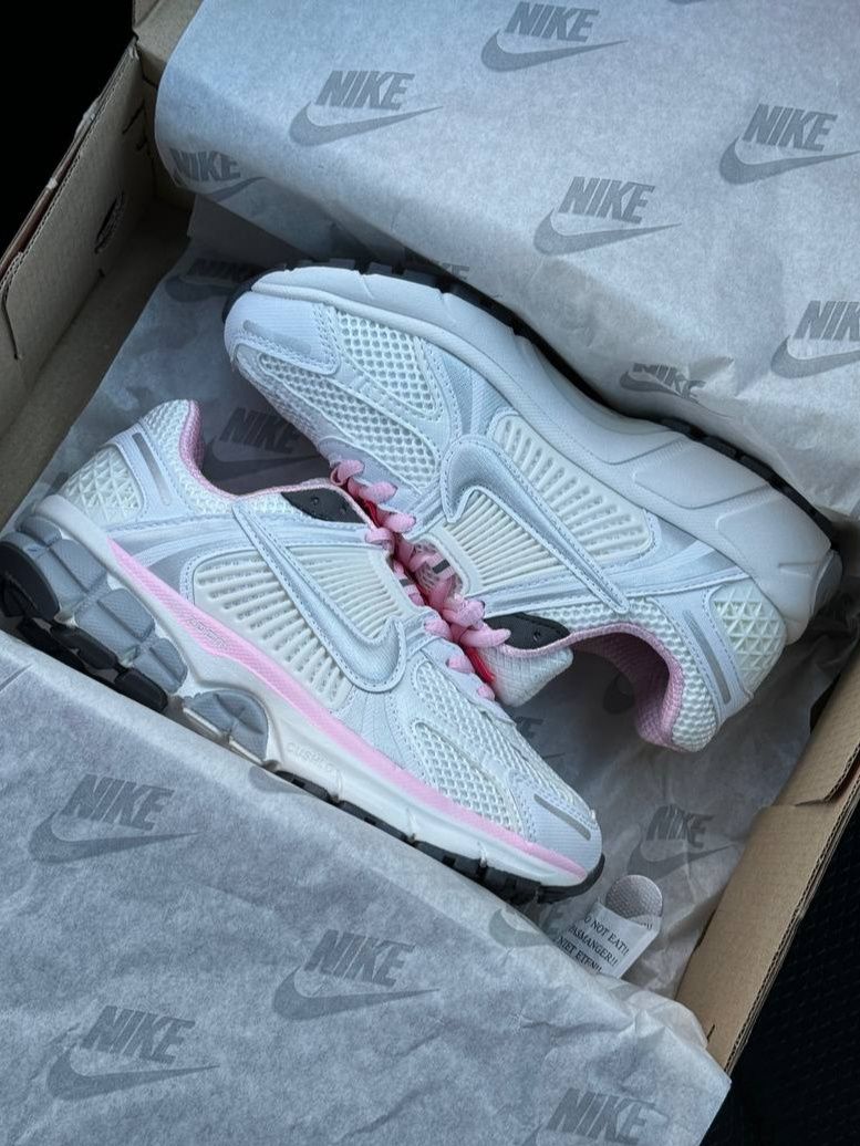 Жіночі кросівки Nike Vomero 5 WMNS White Pink найк