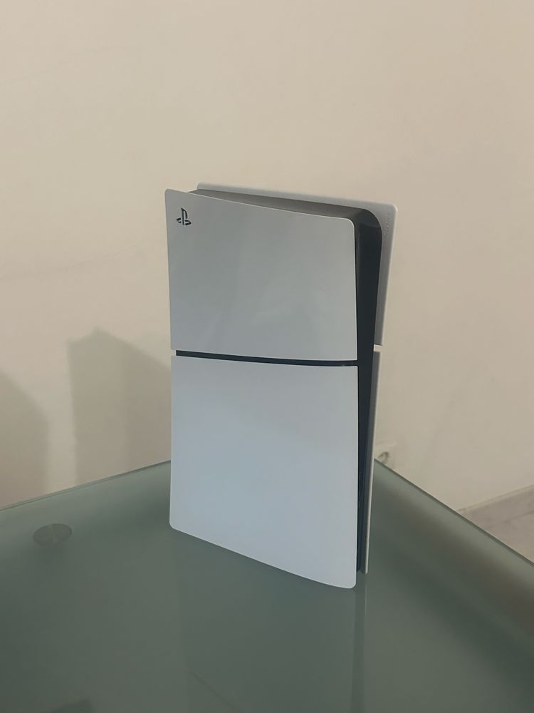 PlayStation 5 Slim 1TB (PS5)