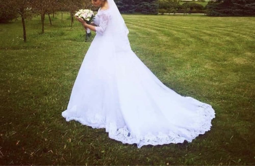 Весільна сукня