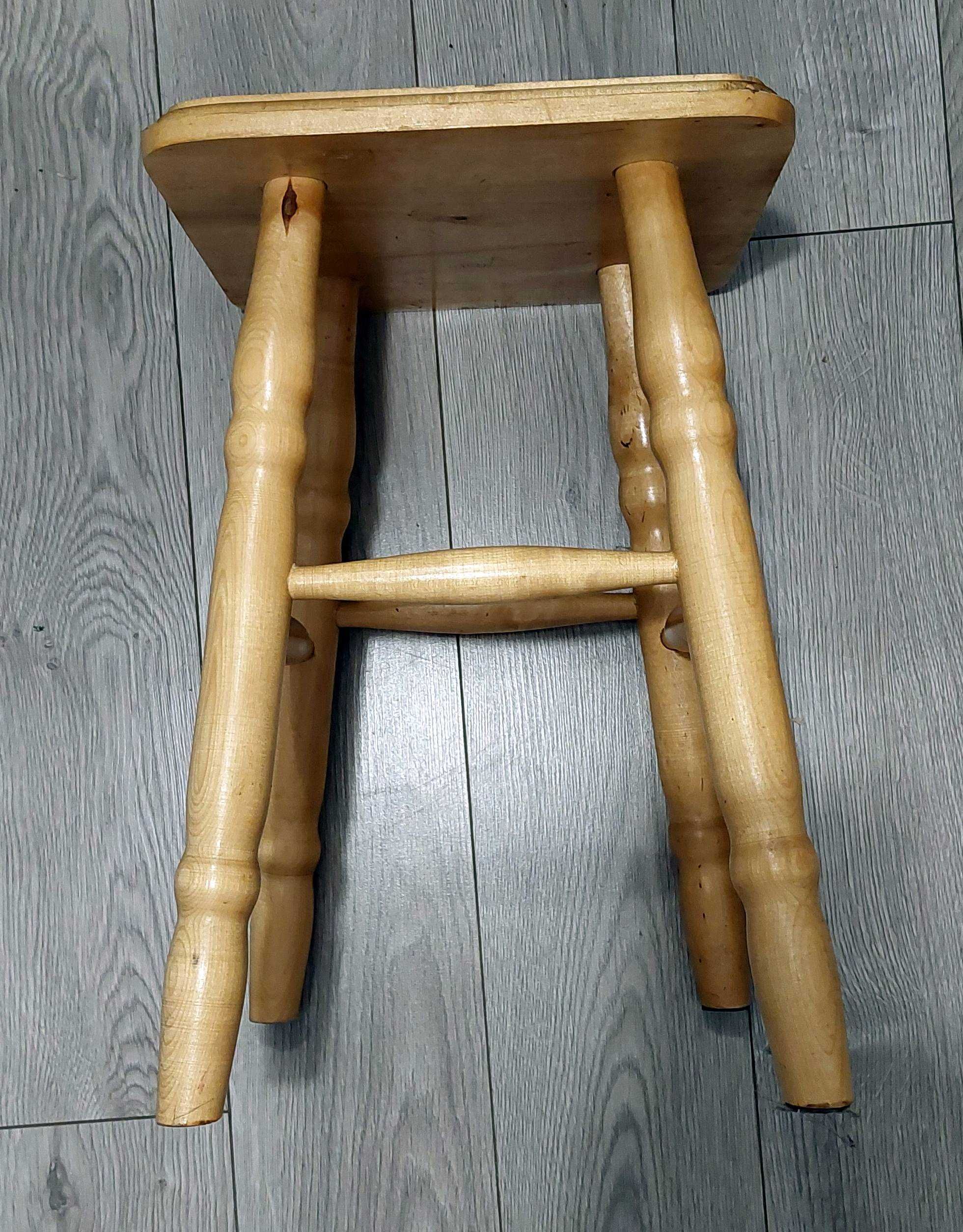 Taboret drewniany