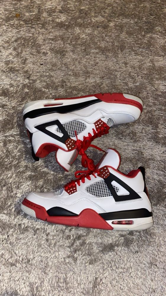 Jordan 4 Fire red