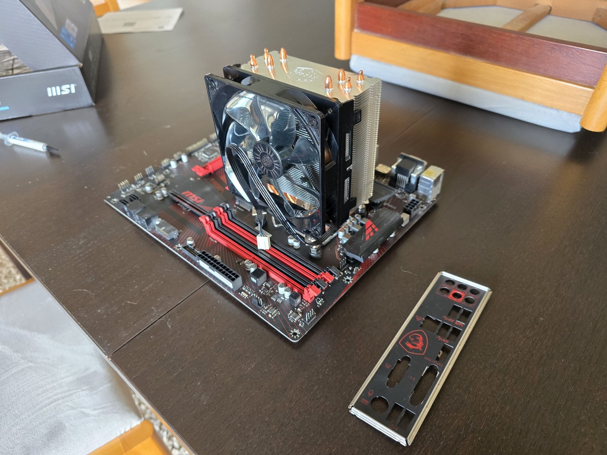 Combo motherboard MSI z370 + intel i5-9600k + cooler master hyper 212