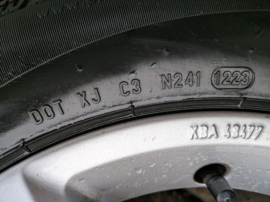 Диски VW E-Up Polo Golf 1-3 Borbet R14 5j 4x100 шини Pirelli 165 70 14