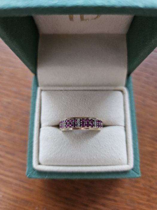 Złoty pierścionek YES z rubinami i diamentami - rozmiar 16