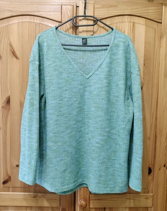 Cienki, ciepły sweterek