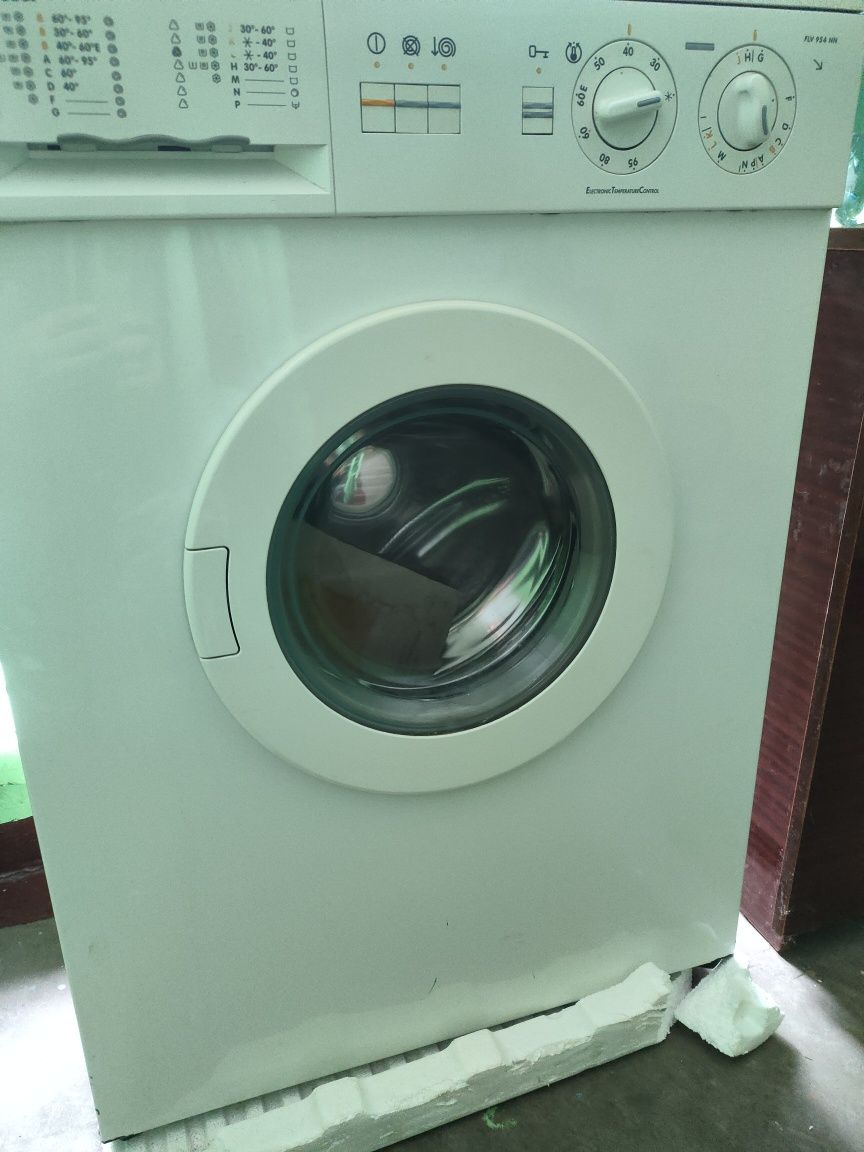 Продам стиральную машинку Zanussi