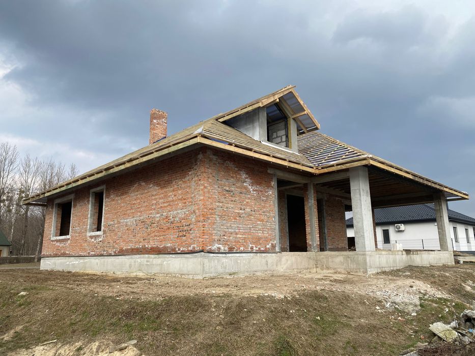 Кладка цегли, блока, дах,фасад.