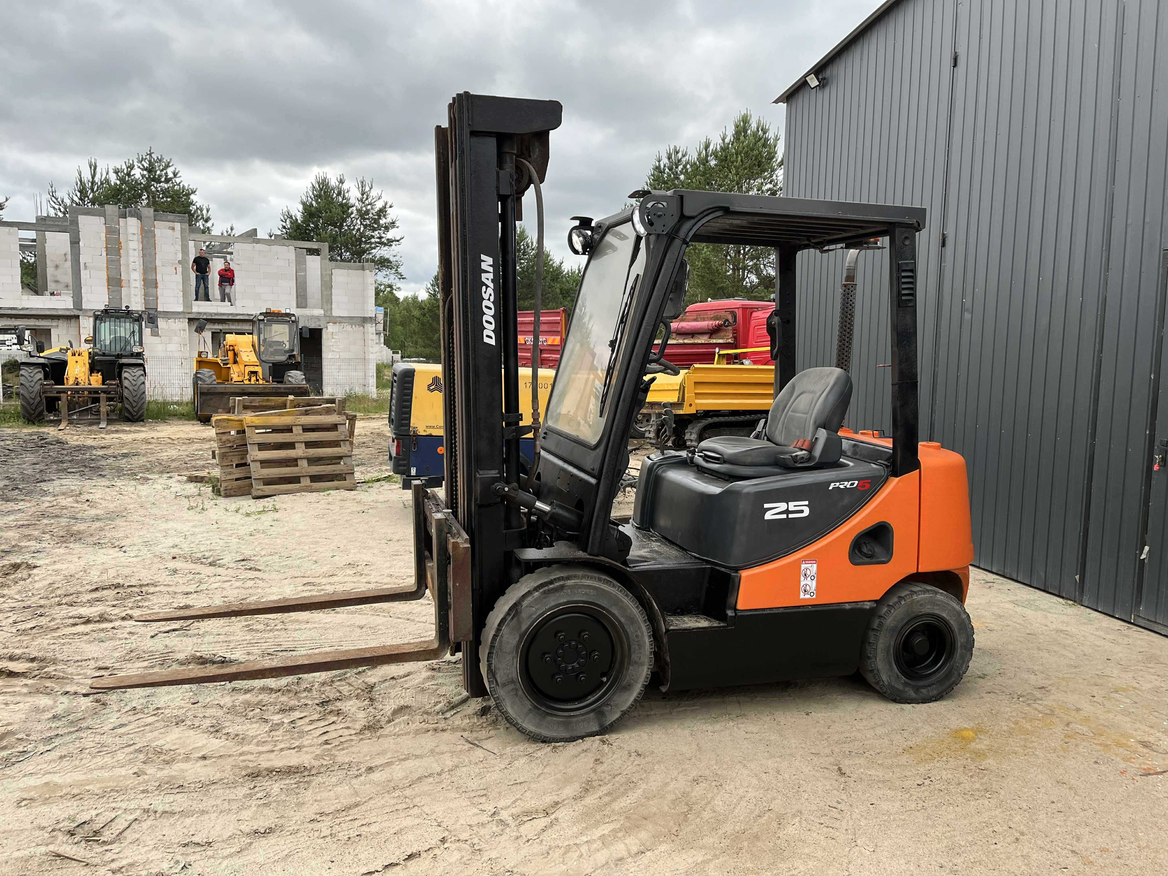 Doosan D25-S5 wózek widłowy 2012r Triplex + boczny przesuw Sprowadzony