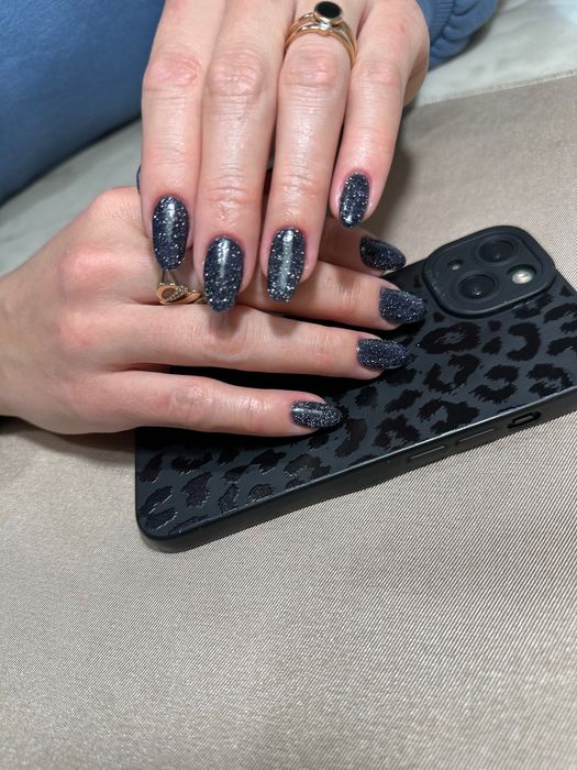 Нарощування нігтів, покриття гель лаком.