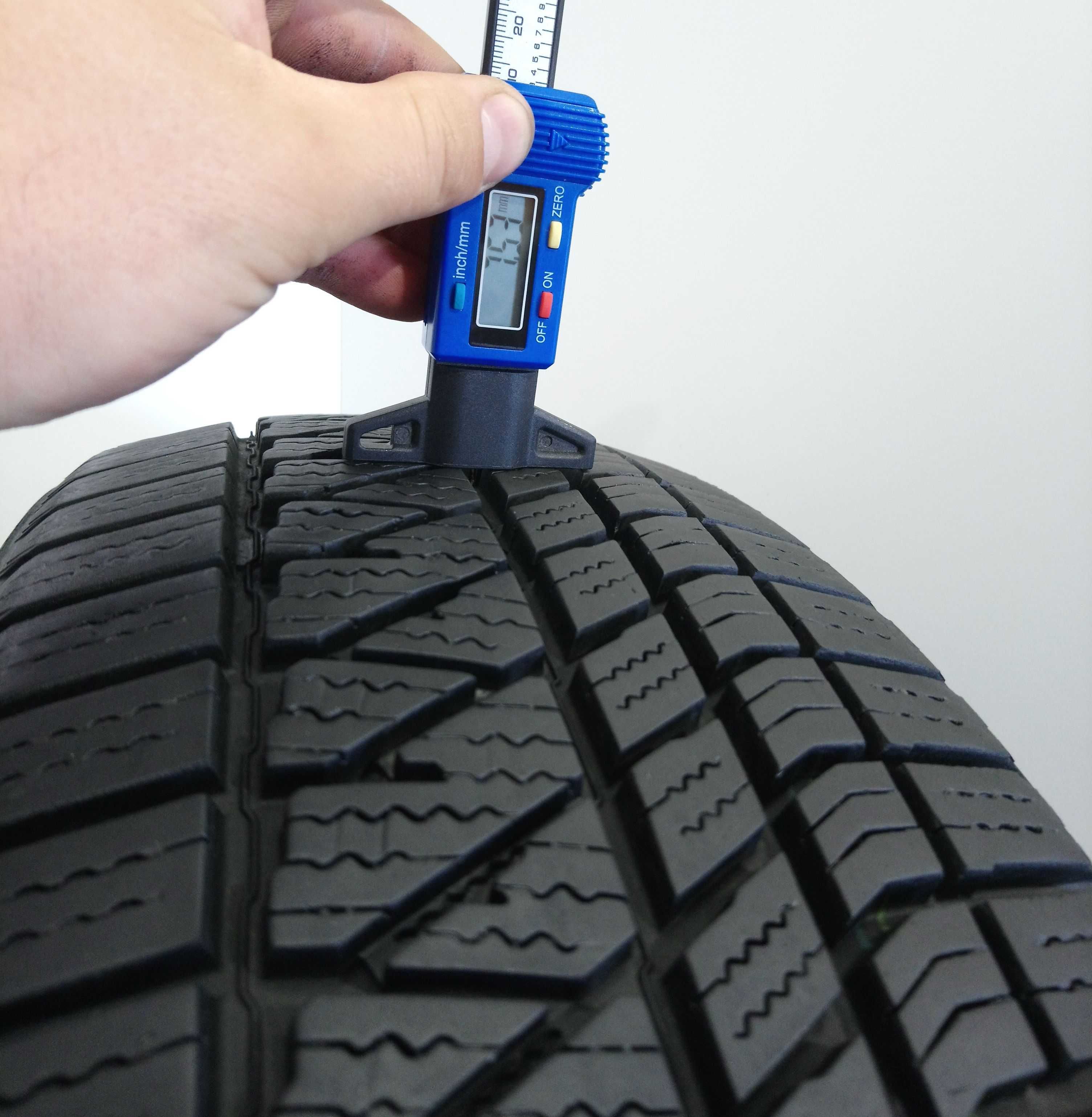 215/65R17 Kumho WinterCraft WS71 99V