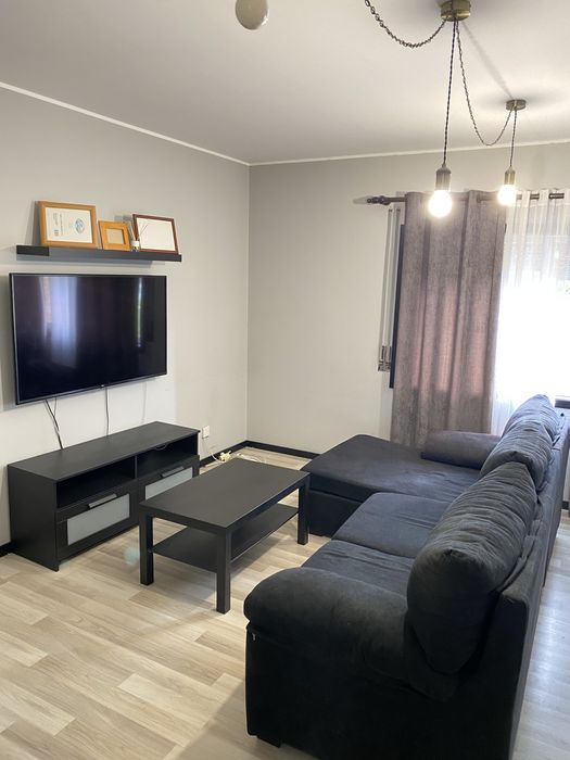 Sofá chaise long preto 3 lugares