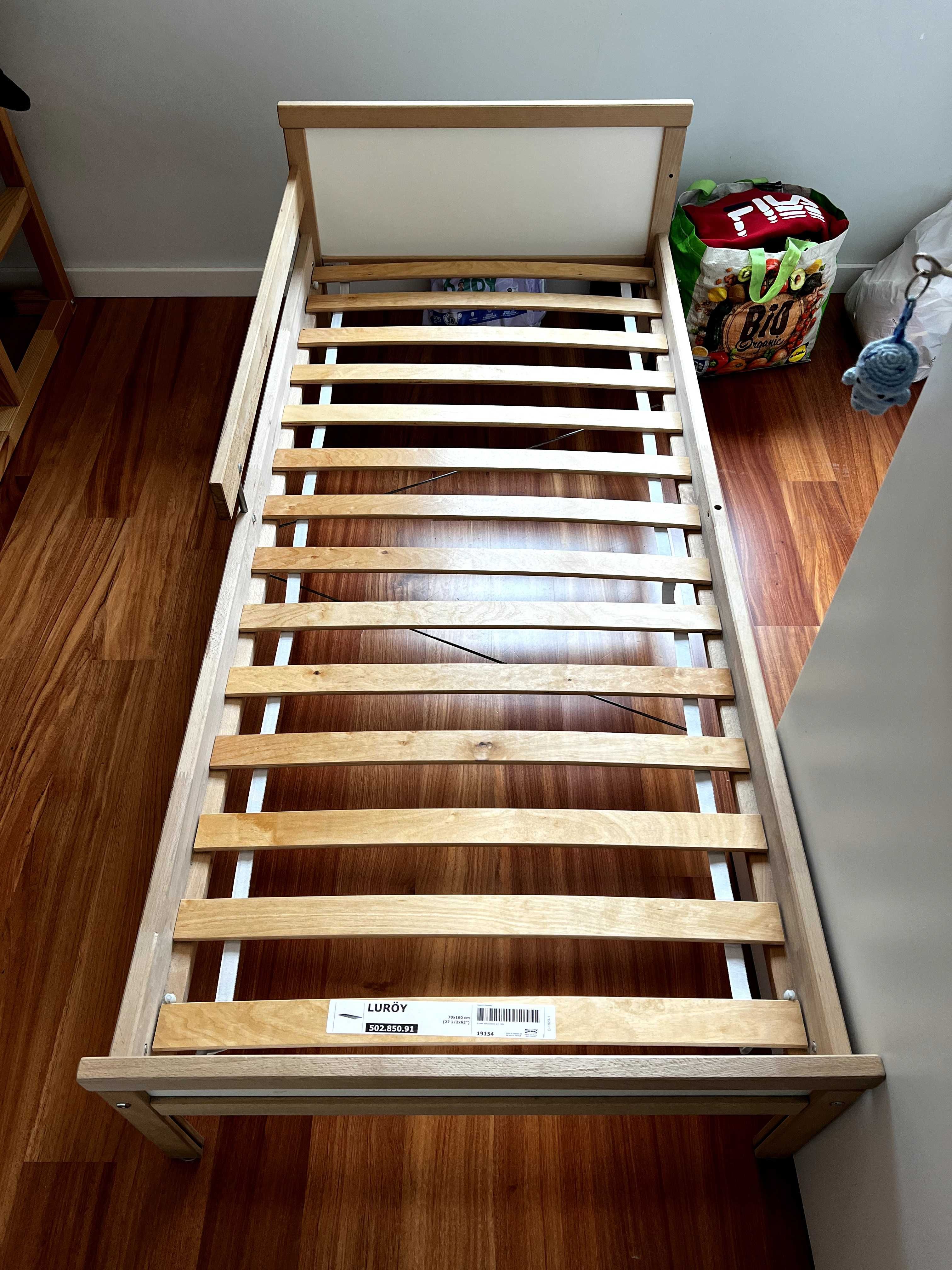 Cama pinho/branco 160cm com estrado e colchão em muito bom estado