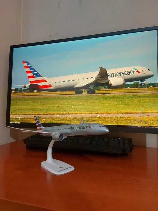 Avião de Miniatura -American Airlines Boeing 787-9