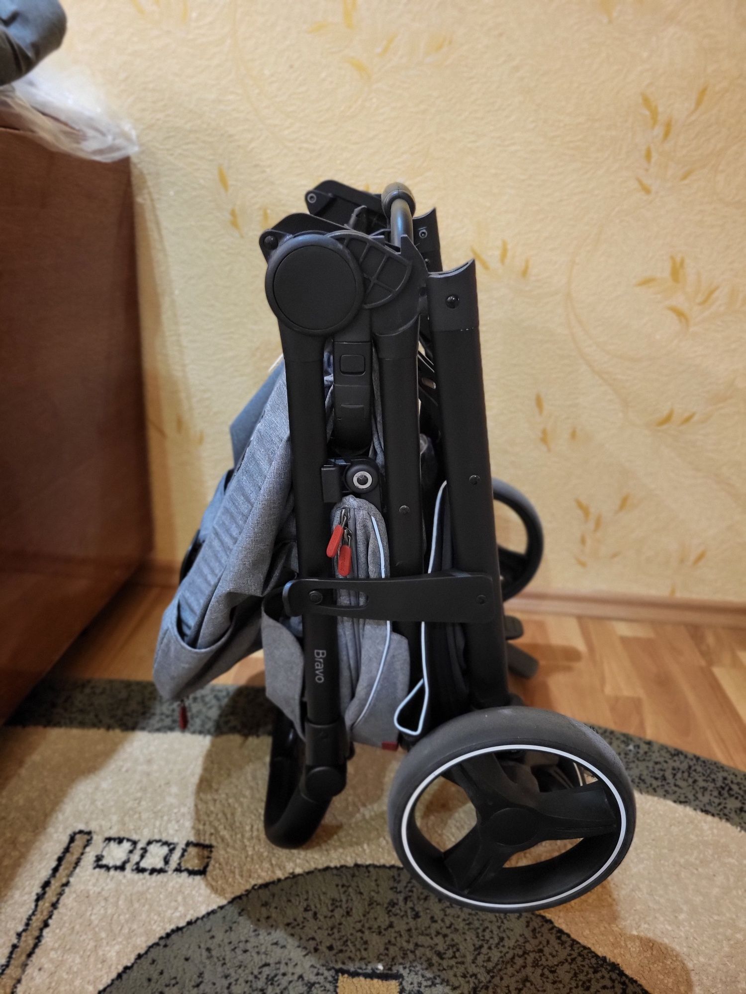 Коляска прогулянкова carrello bravo