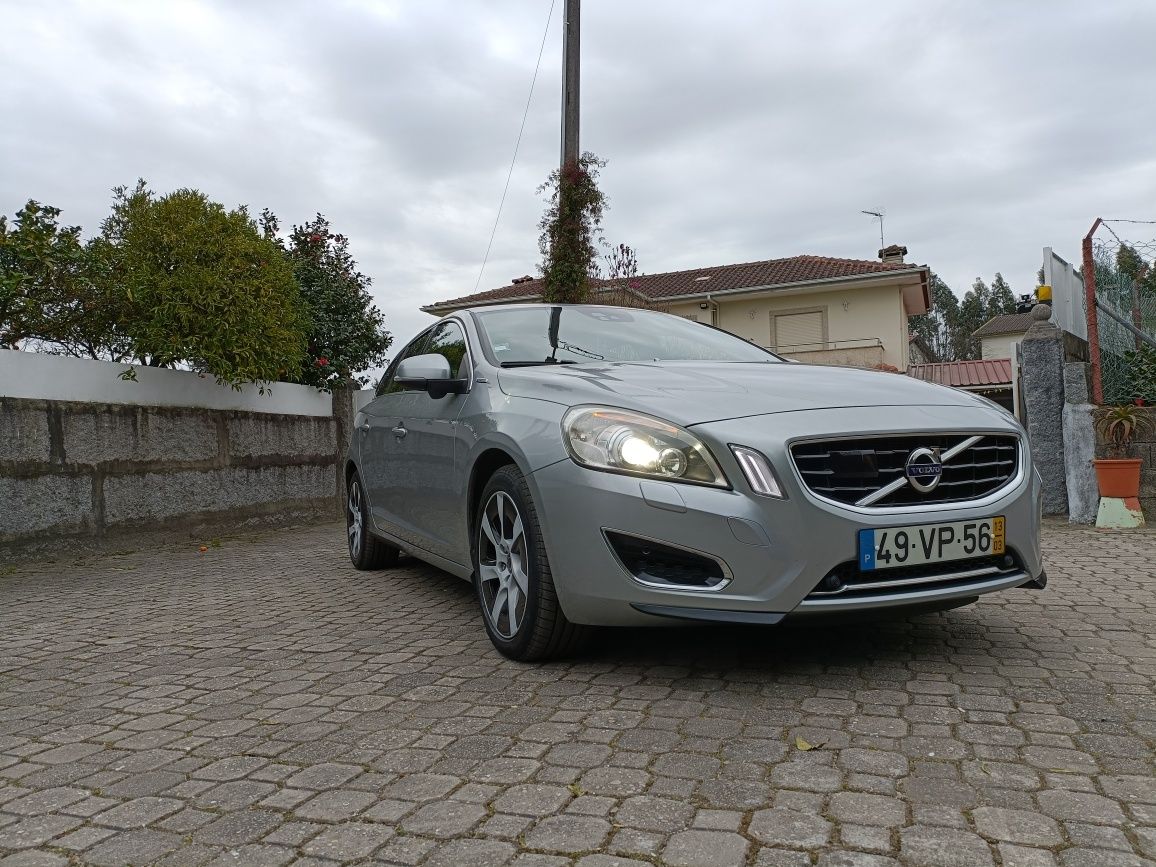 Volvo V60  Plug In D6