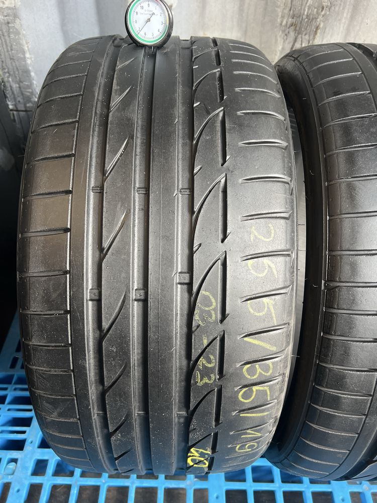 * Opony Bridgestone 255/35/19 para