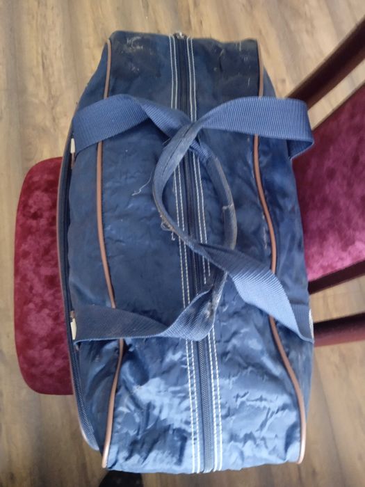 Продам  чемодани   , сумки, возики