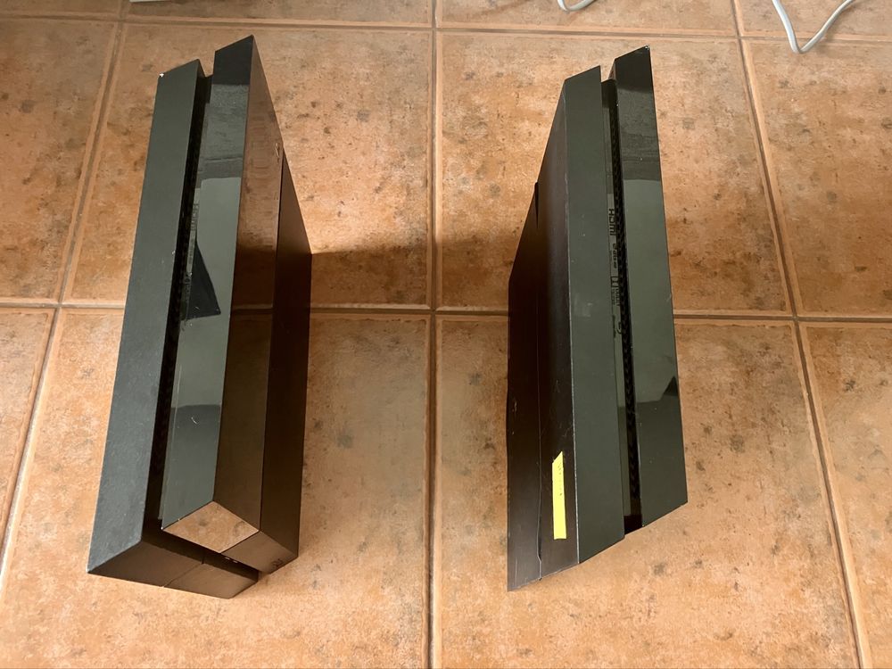 Duas Playstation 4 (FW 6.72 e 11.02) (ver descrição)