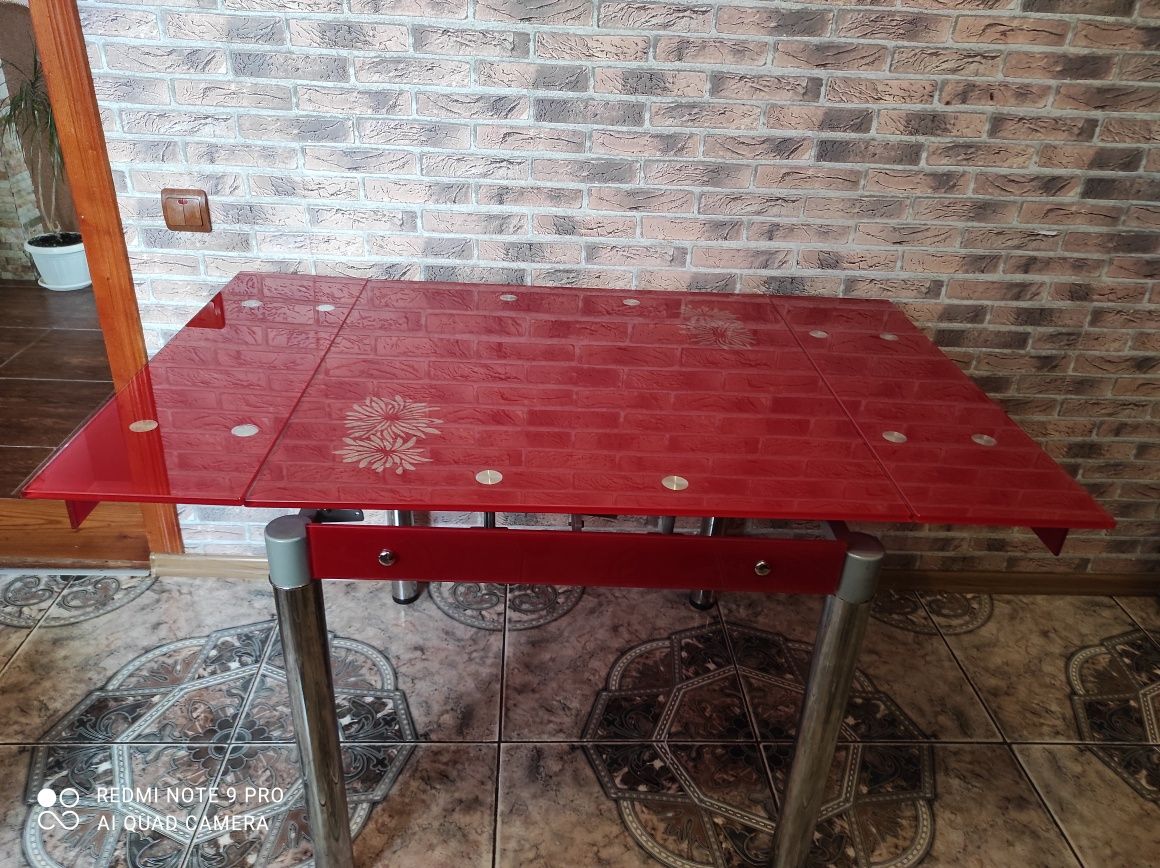 Розкладний стіл зі скла кухонний