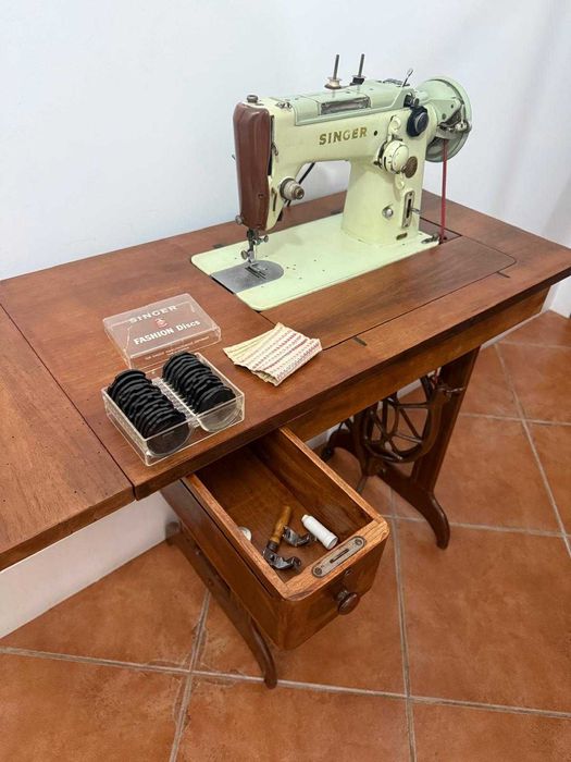 Maquina de Costura Singer