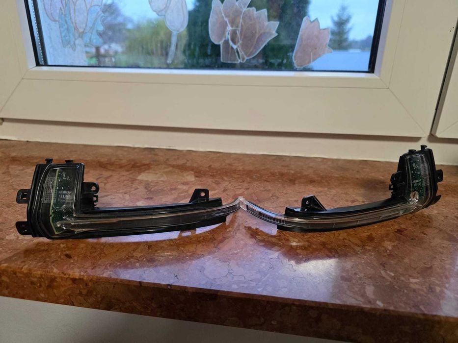 Kierunkowskazy w lusterkach Audi A4B8 polift OE, komplet L+P