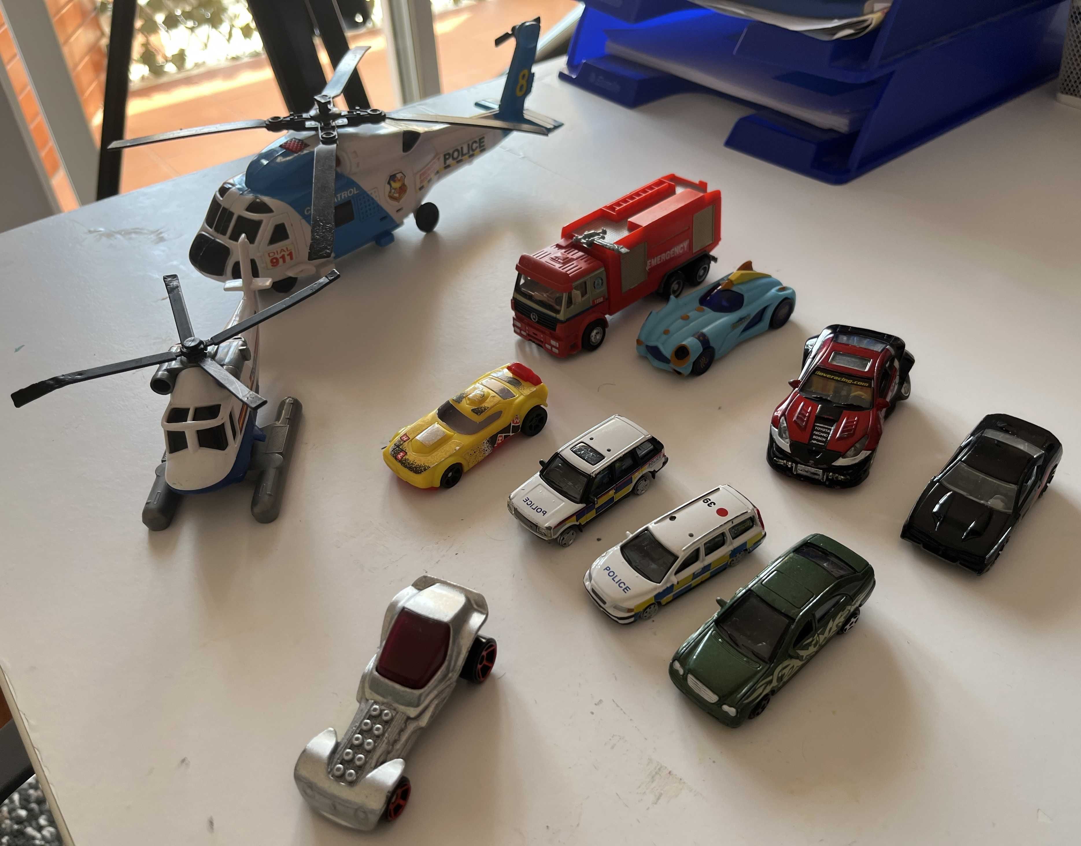2 helicópteros + 9 carros