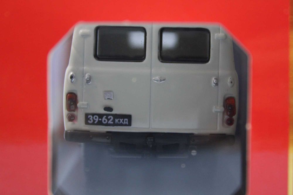 Miniatura IST Models 1980 UAZ 452 Minibus