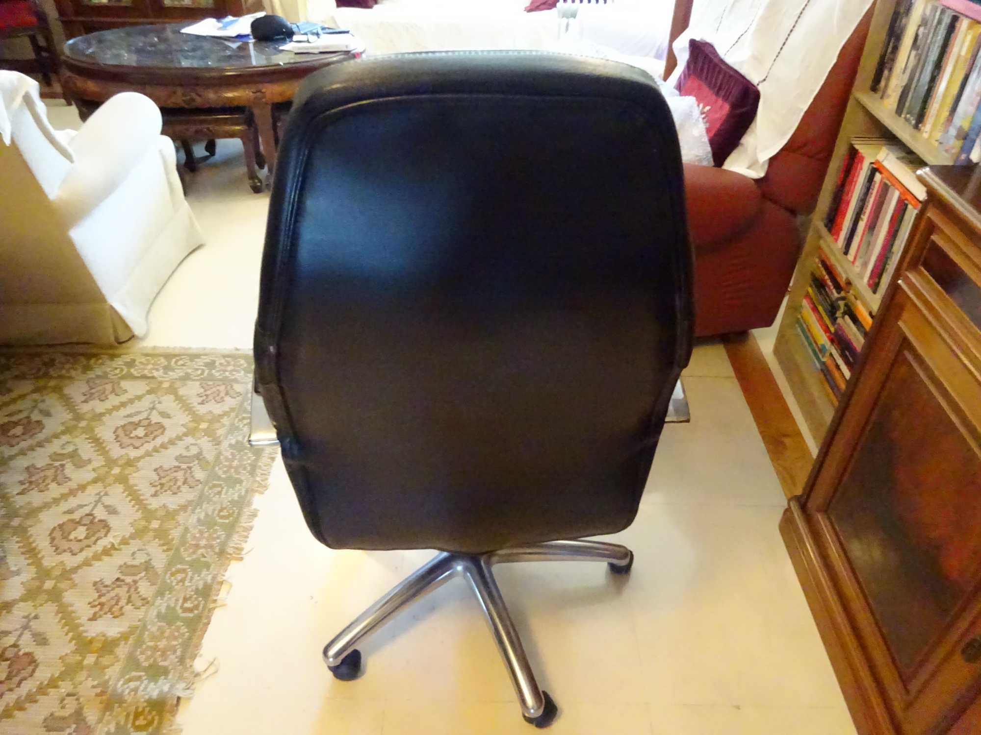 Cadeira de braços para escritório