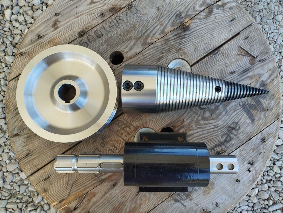 Łuparka świdrowa doi ciągnika WOM z kołem pasowym / świder 100mm