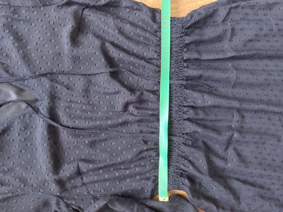 Темно синя сукня.