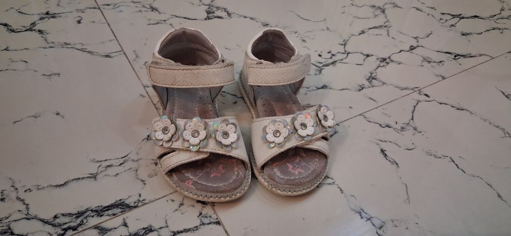 Сандалі для дівчинки