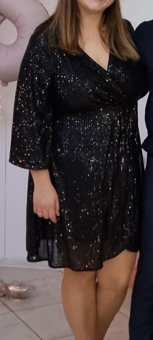 Cekinowa czarna sukienka