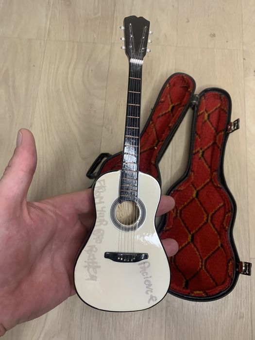 Гитара колекційна