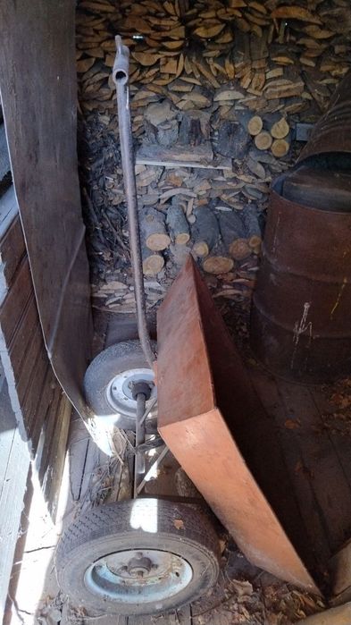 Тачка, возик садовий будівельний