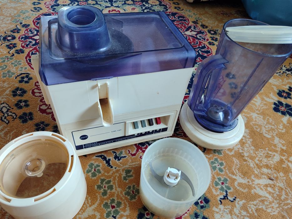 Продам кухонний комбайн Рось КЕМ-С2П