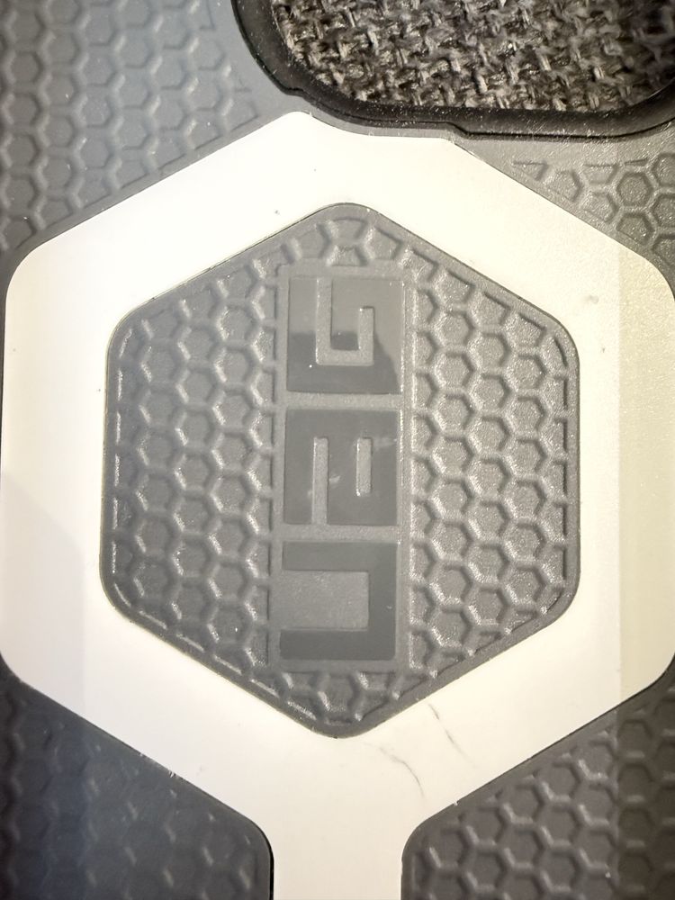 Iphone 15 pro- pancerne etui UAG Pathfinder